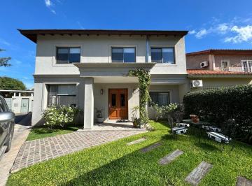 Casa · 103m² · 4 Ambientes · 2 Cocheras · Venta Casa en Hurlingham