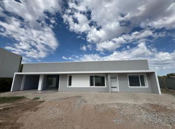 Casa · 1265m² · 5 Ambientes · 2 Cocheras · Casa en Canales