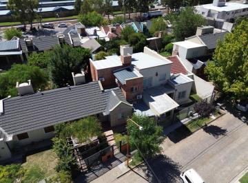 Casa · 170m² · 5 Dormitorios · 1 Cochera · Venta de Casa en Centenario