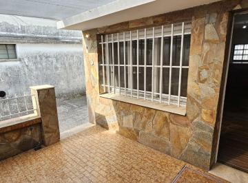 Departamento · 82m² · 4 Ambientes · Departamento de Pasillo 2 Dorm. en Barrio Cura