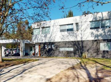 Casa · 337m² · 6 Ambientes · 2 Cocheras · Casa en Venta - 3 Dorm. 3 Baños - Cochera - 1.673 m² - Club Miralagos