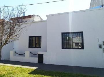 Casa · 100m² · 4 Ambientes · Casa Reciclada con Jardín - Apto Credito