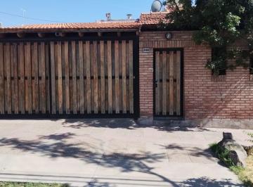 Casa , Las Heras · Alquiler - Casa 4 Dorm. con Cochera - Barrio Municipal Las Heras