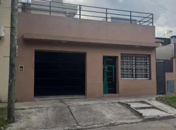 Casa · 138m² · 3 Ambientes · Casa en Venta - 2 Dorm. 3 Baños - Cochera - 143 m² - Villa Ballester