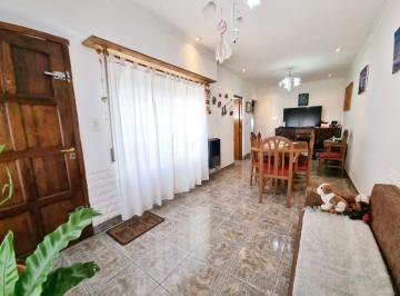 Casa · 105m² · 2 Dormitorios · 1 Cochera · Casa 3 Amb. con Garage y Patio. Ap. Crédito - F. Sánchez y San Salvador