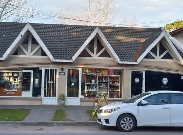 Local comercial · 3 Locales en Block Sobre Lote 600 m²