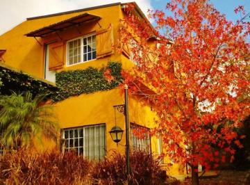 Casa · 200m² · 5 Ambientes · 3 Cocheras · Casa en Venta - 3 Dorm. 3 Baños - Cochera - 388 m² - Zárate