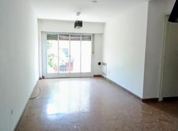 Departamento · 89m² · 4 Ambientes · Departamento de 4 Ambientes con Depend. a Refaccionar