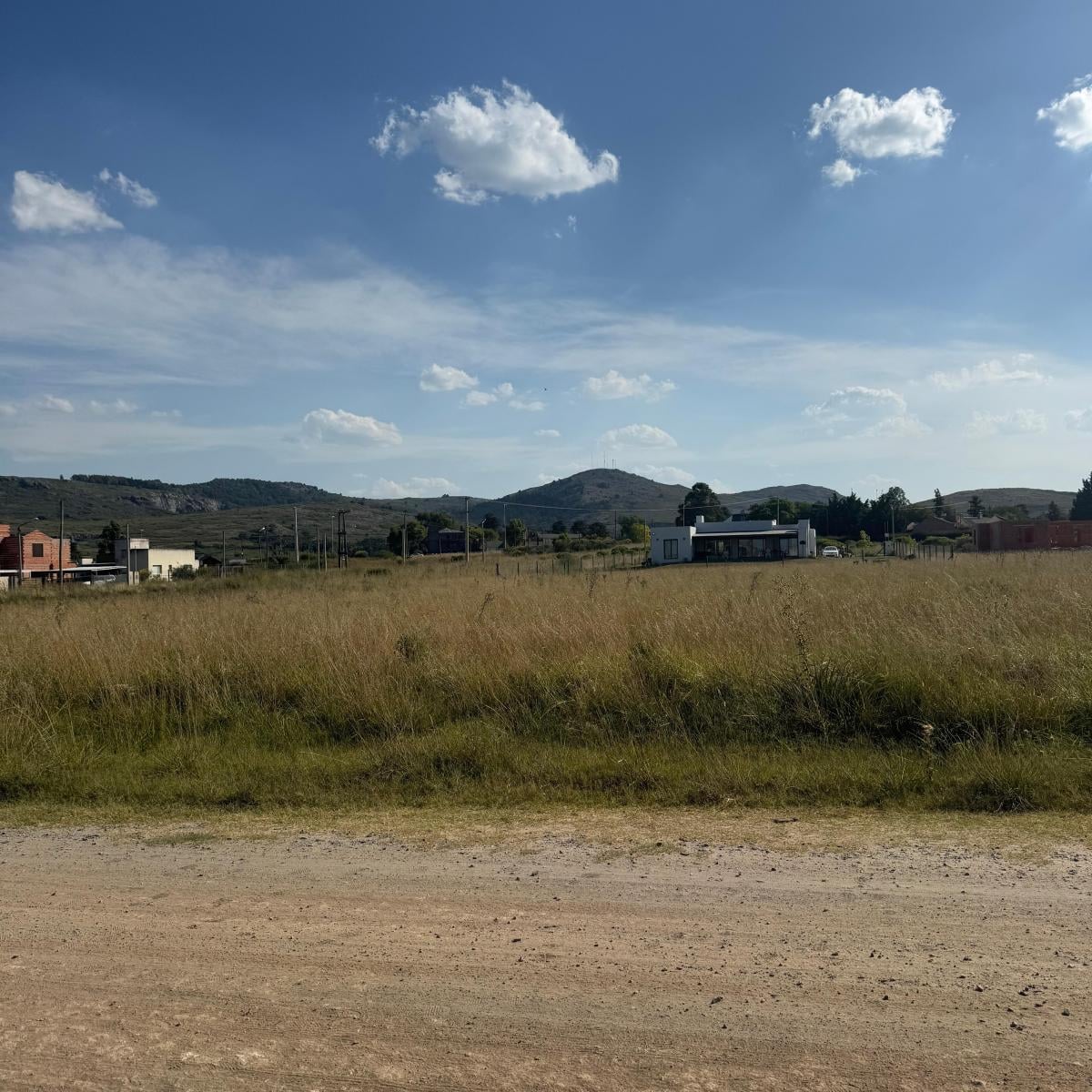 Importante loteo en zona residencial con vistas a las sierras