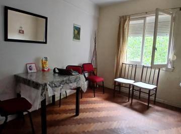Departamento de 2 ambientes, Versalles · Departamento 2 Amb. Al Frente. Muy Luminoso.