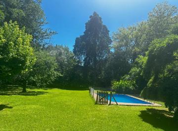 Quinta vacacional · 70m² · 2 Dormitorios · 3 Cocheras · Venta Casaquinta en 1200 m² de Lote con Pileta