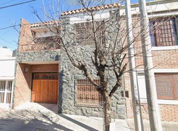 Casa · 186m² · 5 Ambientes · 1 Cochera · Venta Casa 3 Dorm Maipu Primera Seccion Cochera