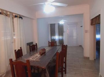 Casa · 90m² · 3 Ambientes · Casa en Venta - 2 Dorm. 2 Baños - 350 m² - Lobos