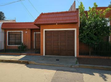 Casa de 4 ambientes, Quilmes · Venta Casa 4 Ambientes con Patio y Cochera Bernal
