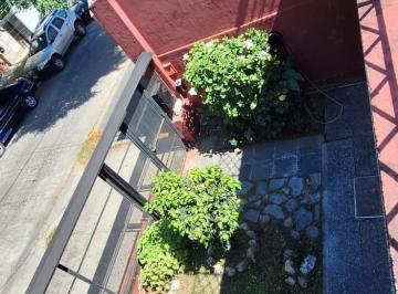 Casa de 5 ambientes, Tres de Febrero · Caseros. J. de Garay Al 5500.5 Amb. Lote 8.66 X 22 Ideal 2 Familias.