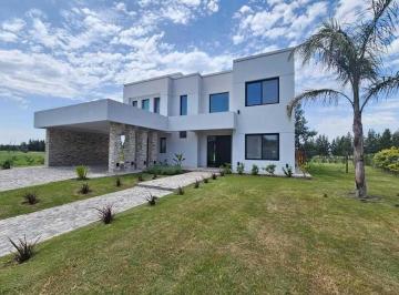 Casa · 273m² · 5 Ambientes · 2 Cocheras · Espectacular Casa a Estrenar - La Reserva Cardales
