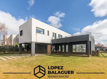 Casa · 230m² · 4 Ambientes · 4 Cocheras · Casa en Los Talas - 3 Dorm. - Lote Interno Proximo a La Entrada