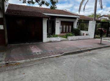 Casa · 120m² · 4 Ambientes · 1 Cochera · Casa en Roser 1057