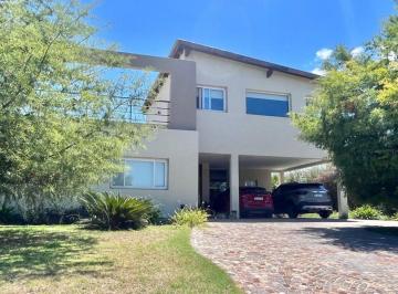 Casa · 264m² · 5 Ambientes · 2 Cocheras · Venta Casa 5 Amb Piscina y Jardin E. Smithfield