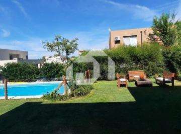 Casa · 100m² · 3 Ambientes · 4 Cocheras · Casa en Venta en Casas del Este, Pilar del Este, Pilar