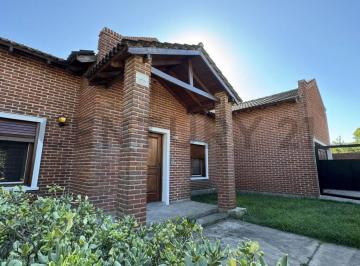 Casa · 220m² · 6 Ambientes · 3 Cocheras · Casa en Venta - 4 Ambientes - Gorina - La Plata