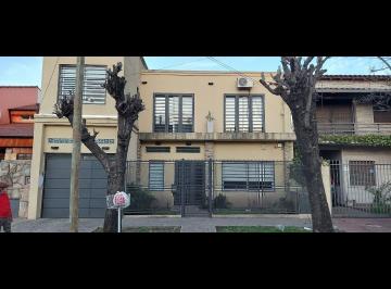 Casa · 180m² · 5 Ambientes · 3 Cocheras · Venta de Casa 5 Amb en Castelar Norte