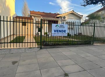 Casa · 151m² · 3 Ambientes · 1 Cochera · Venta de Casa en Castelar - Lote 10 X 45