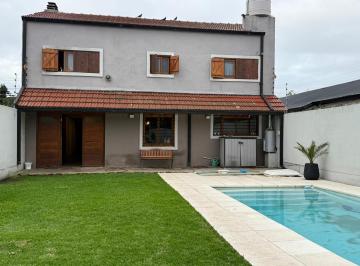 Casa · 202m² · 5 Ambientes · Casa Nueva 4 Amb con Gran Parque y Pileta Zona Constitucion
