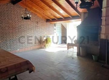 Casa · 210m² · 7 Ambientes · 1 Cochera · Vende/permuta/financia - Chacarita - Casa 7 Amb + Cochera/terraza/parrilla/local