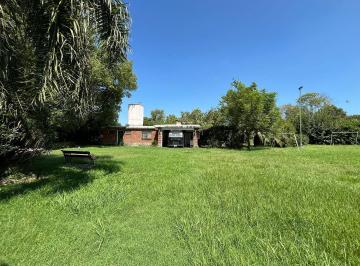 Casa · 150m² · 3 Ambientes · 7 Cocheras · Alquiler Permanente en Funes