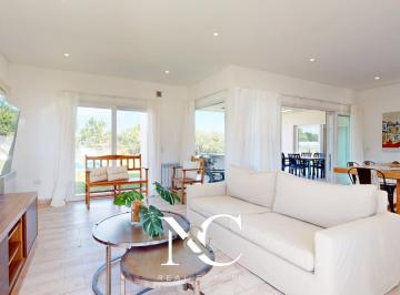 Casa · 160m² · 4 Ambientes · Casa en Venta en Costa Esmeralda con Piscina y Gas Natural