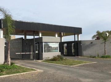 Casa · 140m² · 4 Ambientes · 1 Cochera · Casa en Venta en Sourigues