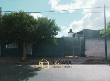 Casa · 83m² · 2 Ambientes · 1 Cochera · Casa 1 Dormi a Refaccionar Mas Terreno en Venta