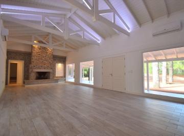 Casa · 330m² · 4 Ambientes · 1 Cochera · Casa 3 Dorm. a Estrenar en El Faro Carmelo.