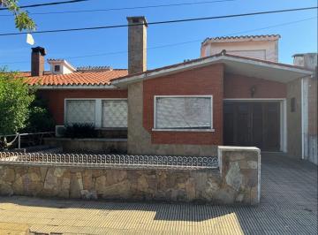 Casa · 157m² · 4 Ambientes · 1 Cochera · Venta Casa 3 Dorm. Dos Avs con Vista Al Rio
