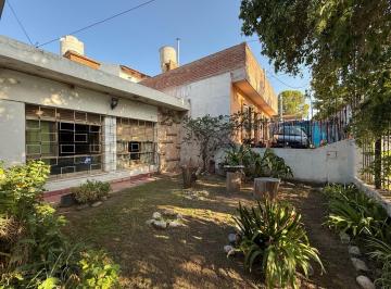 Casa · 135m² · 4 Ambientes · 2 Cocheras · Casa en Venta Quebrada de Las Rosas - 4 Dorm. 2 Baños - a Reciclar!