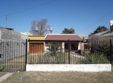 Casa · 150m² · 5 Ambientes · 1 Cochera · Venta / Casa / B°. Amancay/cochera/ Gran Patio.