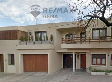 Casa · 200m² · 7 Ambientes · 1 Cochera · Casa en Pleno Centro con Financiación Propia