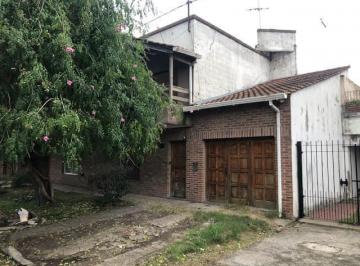 Casa · 120m² · 3 Ambientes · 1 Cochera · Casa en Venta - 2 Dorm. 2 Baños 1 Cochera - 120 m² - La Plata