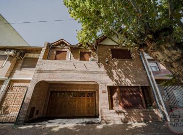 Casa · 274m² · 7 Ambientes · 2 Cocheras · Casa de 7 Ambientes en Venta, Caseros, Partido de Tres de Febrero, Provincia de Buenos Aires.
