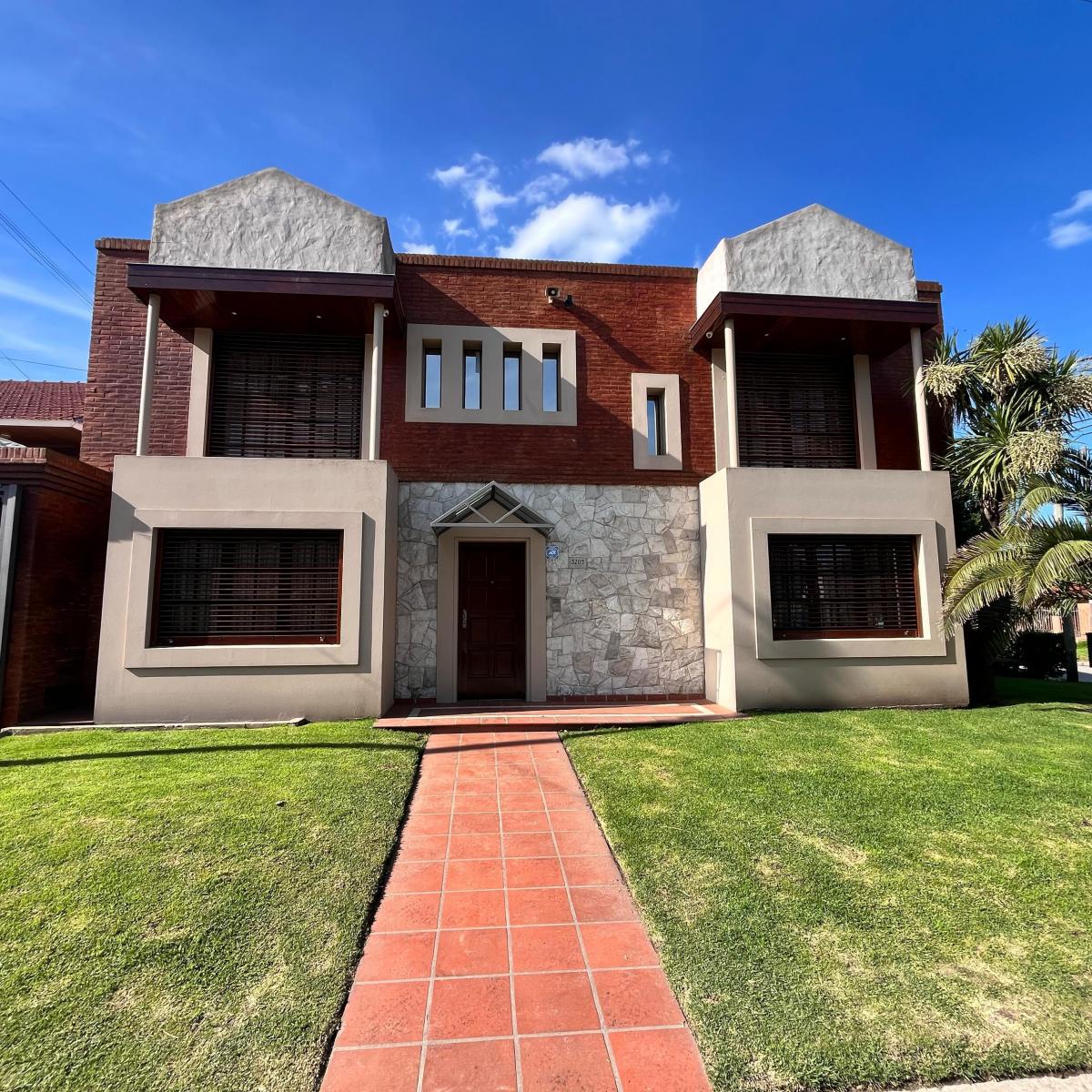 Venta espectacular chalet de 2 plantas, 201m² en Colinas de Peralta Ramos