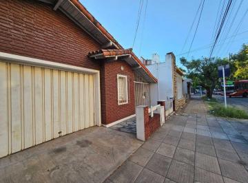Casa · 145m² · 4 Ambientes · 1 Cochera · Casa 4 Ambientes en Venta Morón Centro Apto Credit