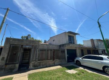 Casa · 120m² · 6 Ambientes · 1 Cochera · Casa en Venta en Punta Lara