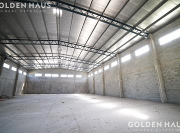 Bodega-Galpón · 7600m² · Lote de 7600 m² en La Mejor Zona de Paso del Rey con Nave Industrial a m de Acceso Oeste Oportunidad