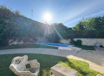 Casa · 300m² · 4 Ambientes · 5 Cocheras · Casa en Venta en Merlo Sur