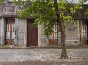 Casa · 304m² · 6 Ambientes · Casa en Pleno Centro, Muy Buen Estado!