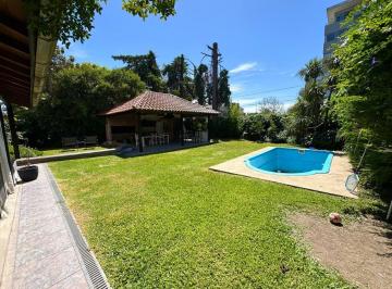 Casa · 225m² · 5 Ambientes · 3 Cocheras · Oportunidad en Venta - Casa en 1 Lote - Miraflores Country Club