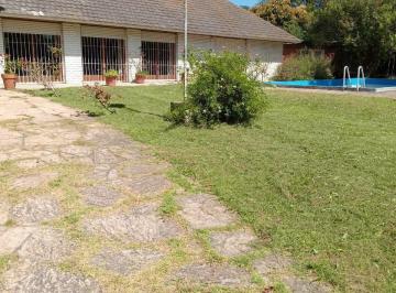 Quinta vacacional de 2 ambientes, Mar del Plata · Chalet Sobre 5 Lotes en Barrio Las Margaritas - con Pileta.