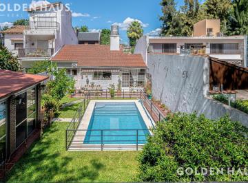 Casa · 152m² · 6 Ambientes · 2 Cocheras · Casa en La Zona Más Exclusiva de Villa Sarmiento con Pileta y Quincho
