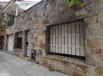 Casa · 126m² · 4 Ambientes · 1 Cochera · Casa 4 Ambientes con Patio y Parrilla Lote Propio